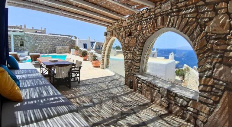 Villa with patio, garden & pool — photo 3