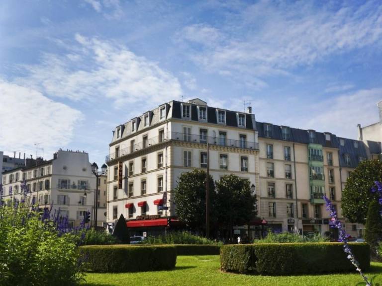 Le Bon Hotel in Puteaux