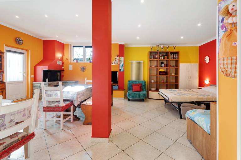 Holiday apartment with fast internet, terrace & yard | Garden view | Pet-friendly — photo 2