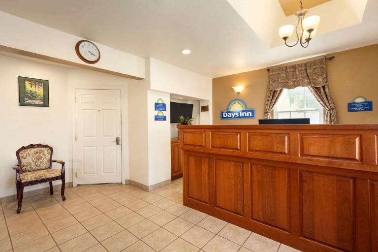 Days Inn by Wyndham Eureka CA — photo 2