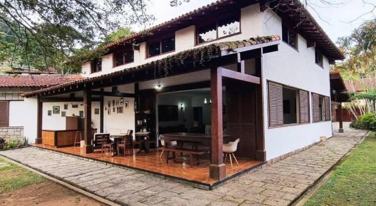 Vacation home with yard & barbecue in Teresópolis