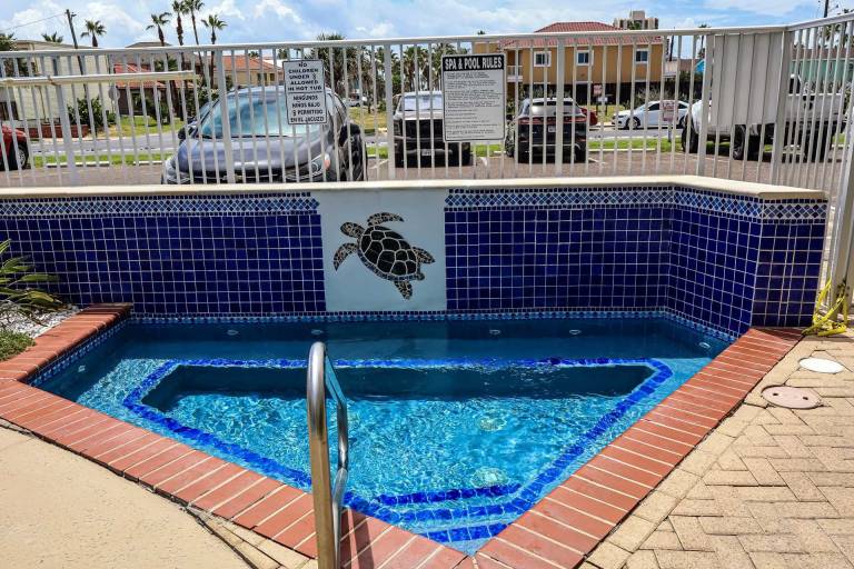 Condo with jacuzzi & pool | Sea view — photo 5