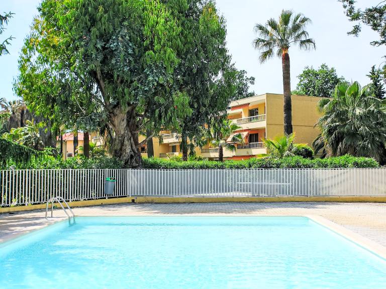 Apartment with terrace, garden & pool — photo 2
