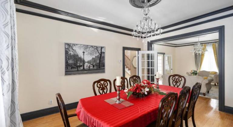 Centennial 6-Bedroom Waterfront Palace Sleeps 14 — photo 4