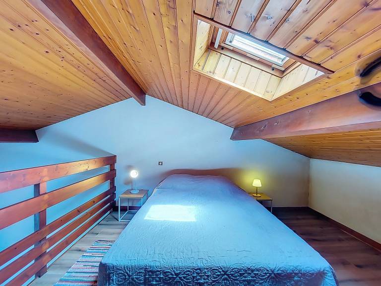 Apartment with pool — photo 4
