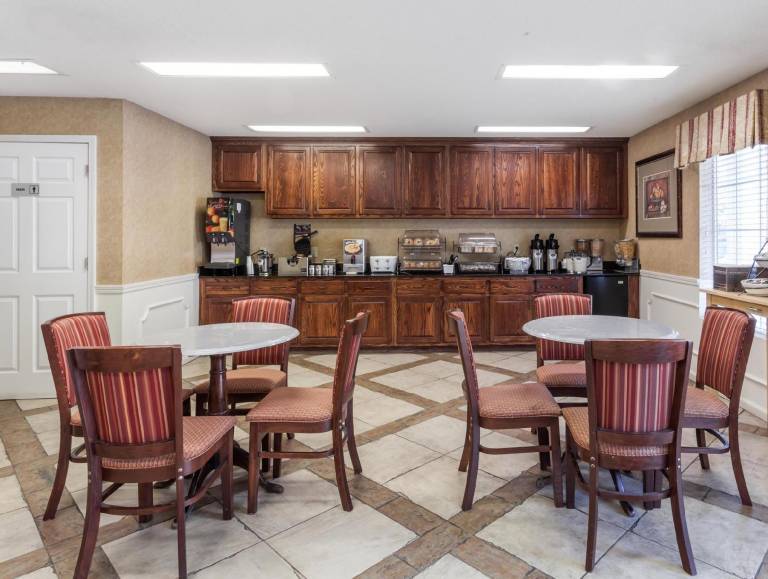 Baymont by Wyndham Hickory — photo 4