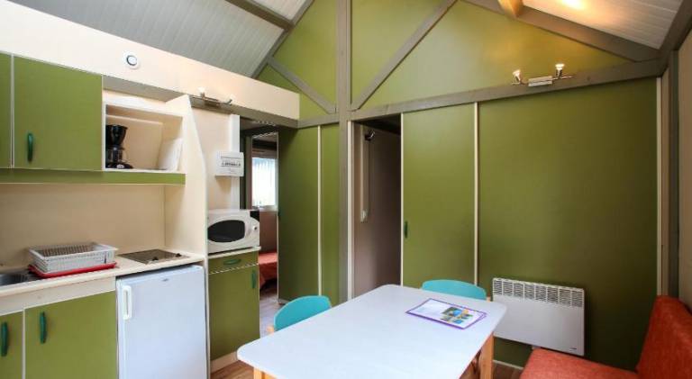 Lodge with pool, yard & terrace | Pets are welcome — photo 2
