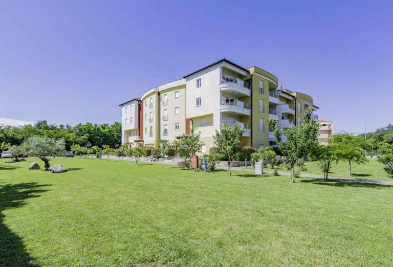 Holiday apartment with barbeque & garden — photo 5