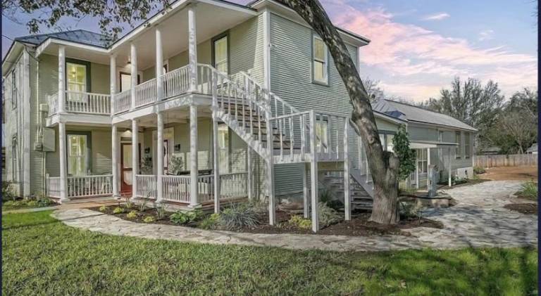 Vacation home | Pets allowed in Fredericksburg, TX