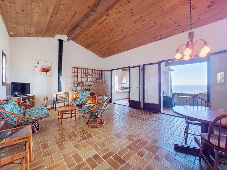 Wonderful vacation home with patio, barbecue & yard | Mountain view | Pets allowed — photo 3