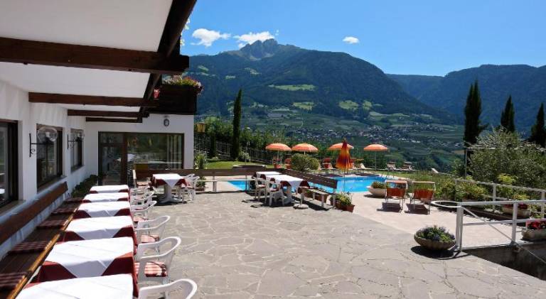 Serviced apartment with garden, pool & sauna — photo 4