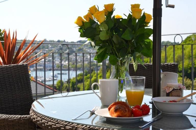 Fully equipped lovely holiday apartment with terrace & BBQ | Pets are welcome in Dartmouth