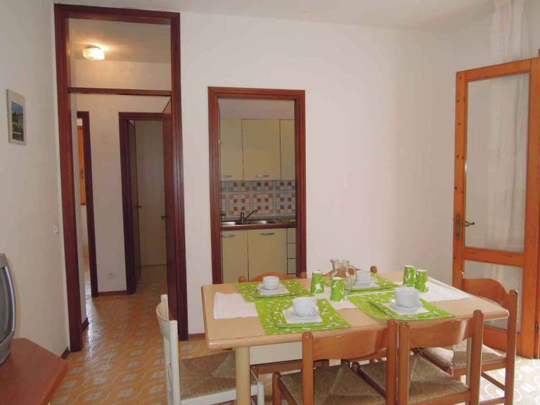 Rental apartment with yard & barbecue — photo 2