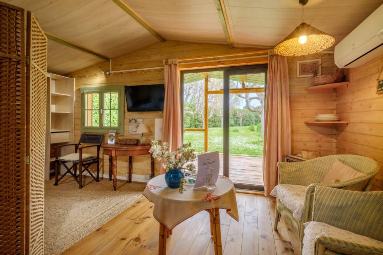 Chalet 'Les Iris' with private pool, shared terrace, and air conditioning — photo 4