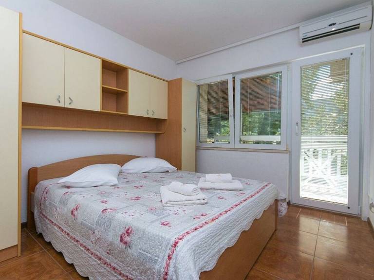 Rental apartment with garden | Garden view — photo 5