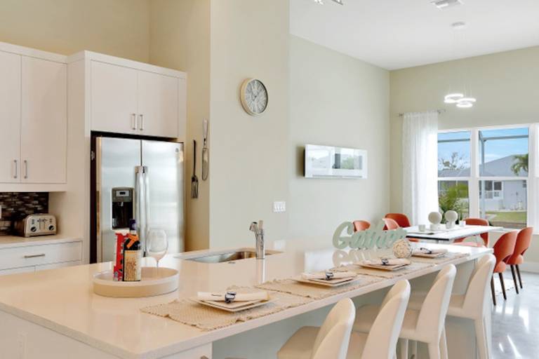Children-friendly vacation home with BBQ & private pool | Water view | Pets are welcome — photo 4