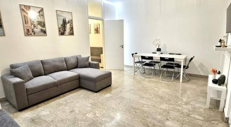Rental apartment with 1 room for 8 persons in Como