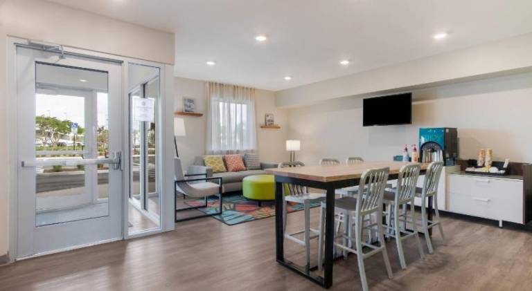 WoodSpring Suites Tamarac — photo 3