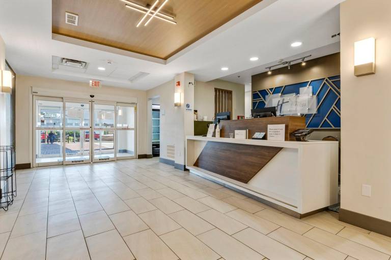 Holiday Inn Express Hotel & Suites Starkville By IHG — photo 3