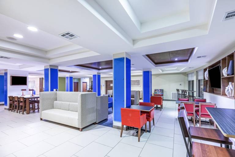 Holiday Inn Express Hotel & Suites Pryor By IHG — photo 4