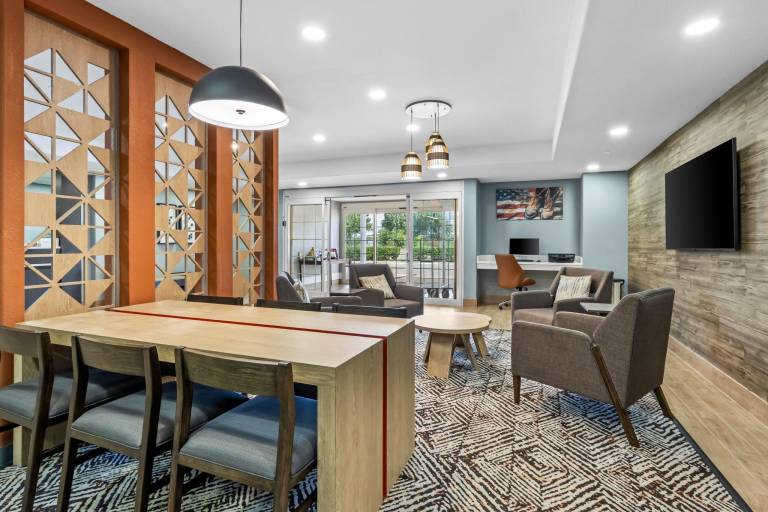 Candlewood Victoria By IHG — photo 2