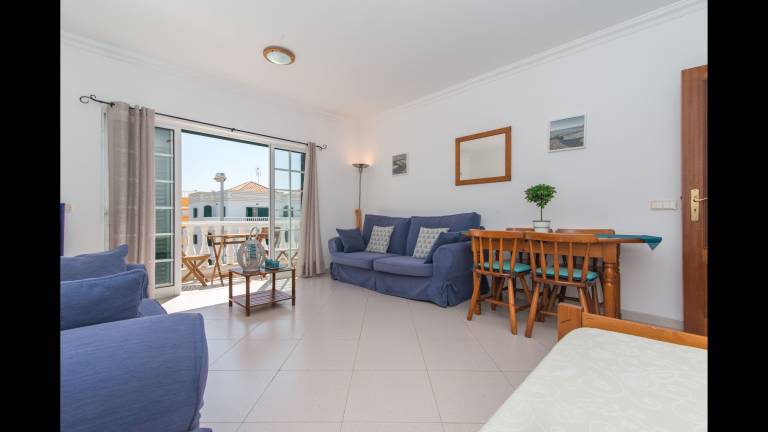 Cabanas T1 Apartment with Balcony & BBQ – 8min Walk to Beachfront — photo 5