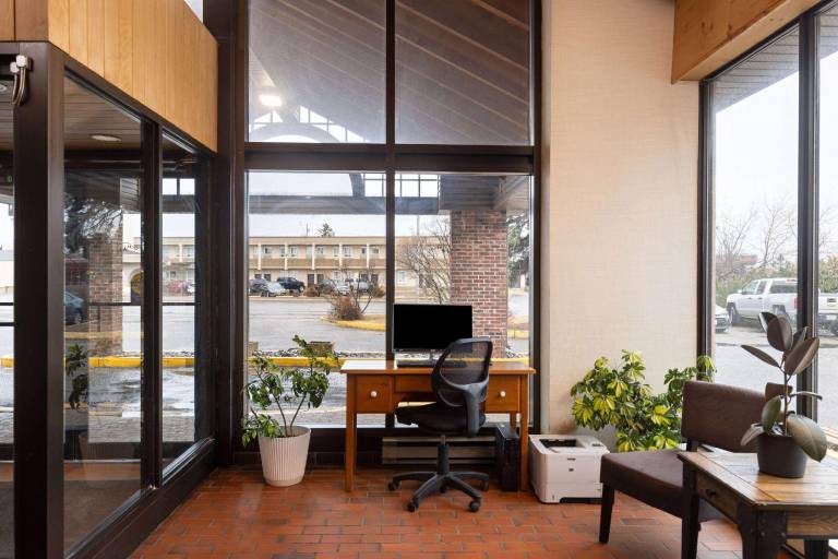 Travelodge by Wyndham Thunder Bay ON — photo 3