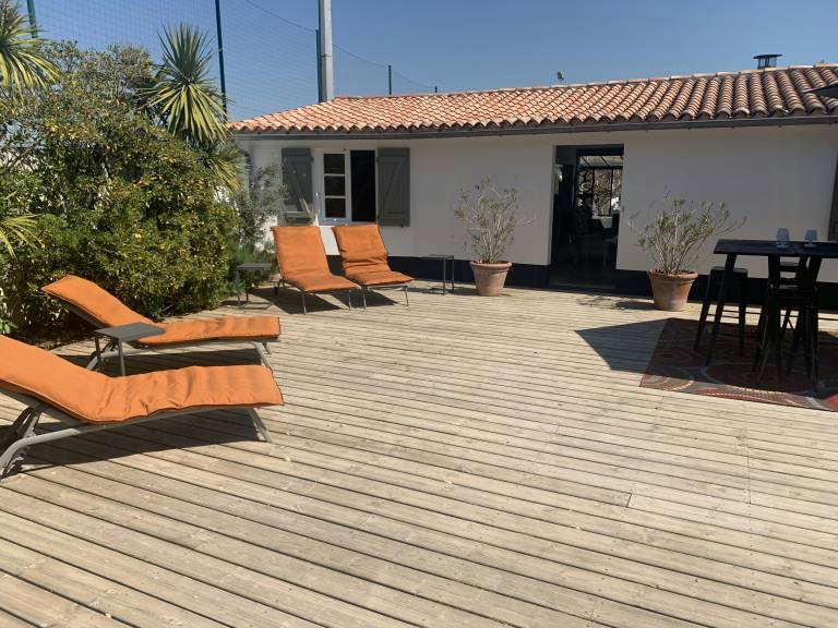 Beach house on Ile de Re 50m from the ocean in Rochefort