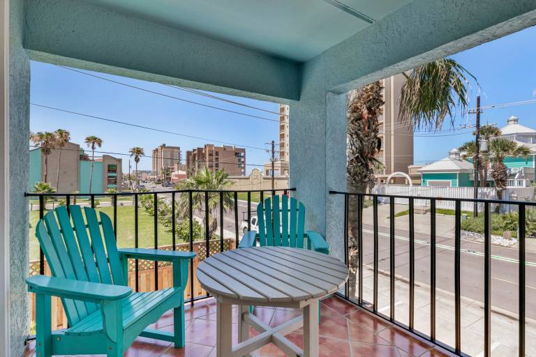Condo with pool — photo 2