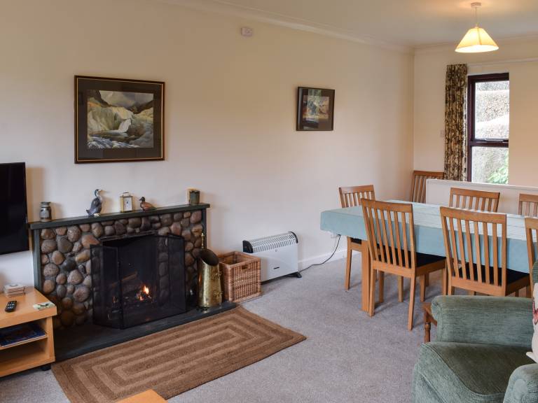 Cottage with garden — photo 4