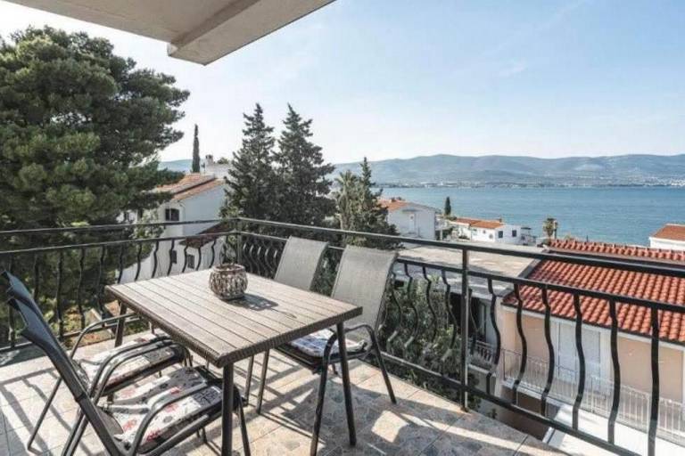 Two bedroom apartment with terrace and sea view Slatine, Čiovo (A-9433-b) in Okrug