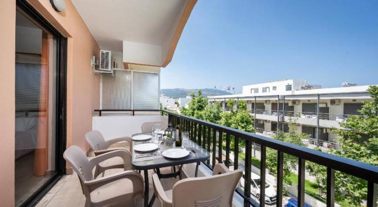 Rental apartment with 2 rooms for 4 persons — photo 4