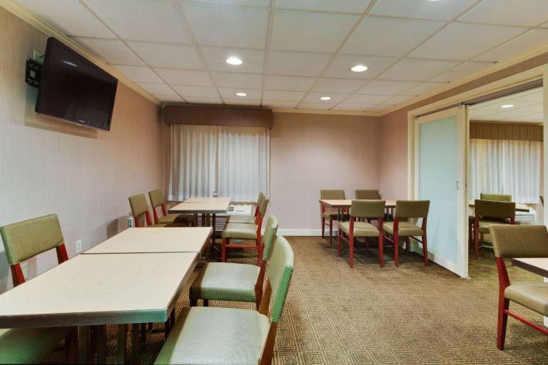 La Quinta Inn & Suites by Wyndham Lakeland East — photo 5