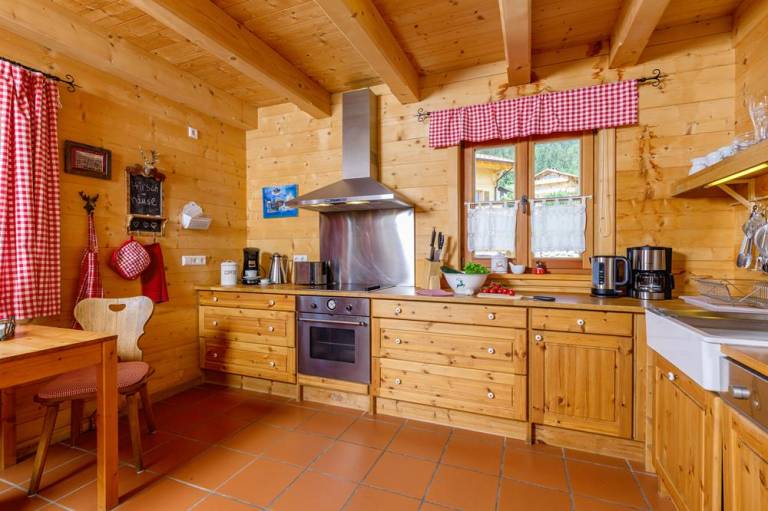 Vacation home with patio, barbecue & yard | Garden view — photo 4