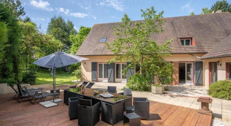 Vacation home with 6 rooms for 11 persons in Beauvais
