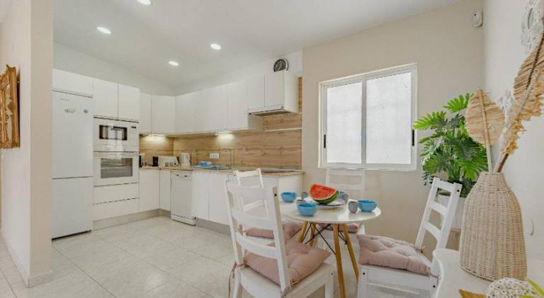 Vacation home with pool — photo 3