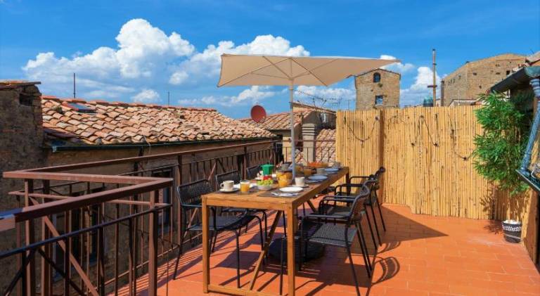 Rental apartment with patio in Volterra