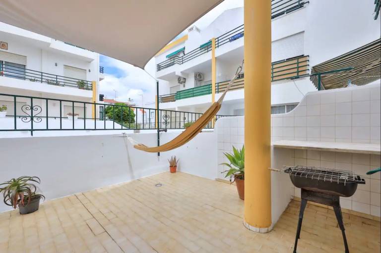 Holiday apartment with terrace & grill in Lagos