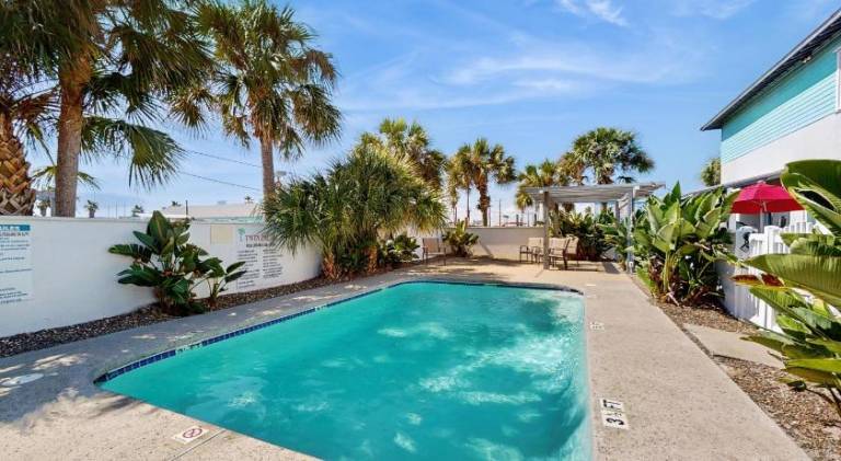 Vacation home with pool & BBQ | Perfect for remote work | Pets allowed — photo 3