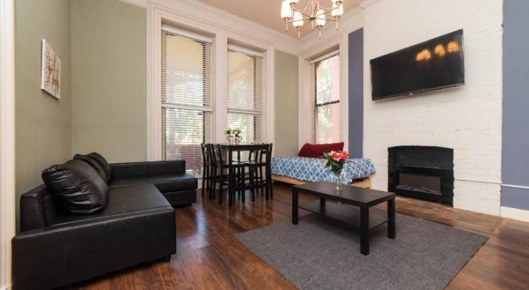 Unbeatable Location - Walkable Entertainment — photo 2