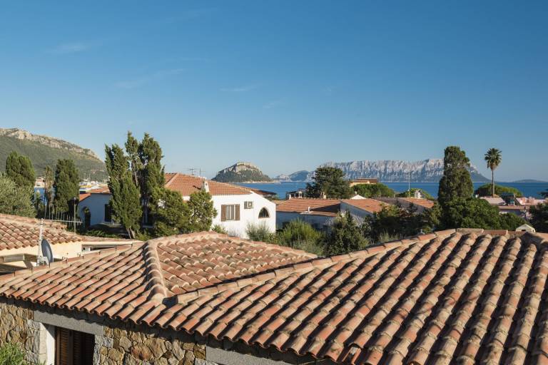 Villetta has two levels with beautiful sea view and located in front of a small park for children an — photo 5