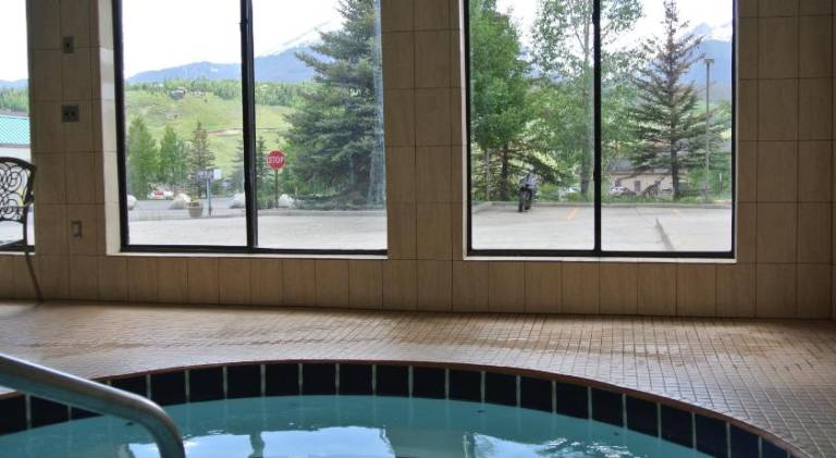 Luxury Inn & Suites — photo 5