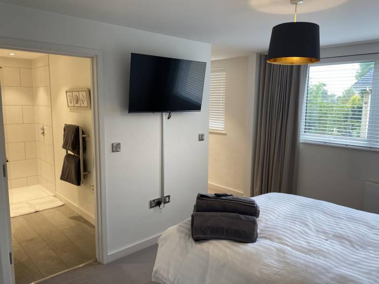 CH Apt 3 (2Bed) in Bath — photo 3