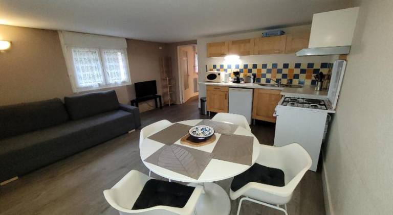Holiday apartment with yard, barbeque & patio — photo 2