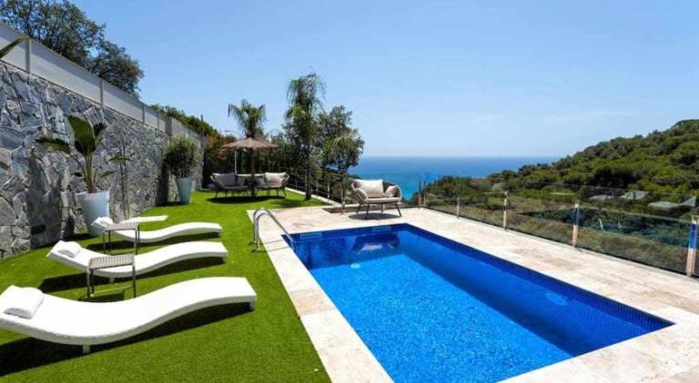 Villa with barbeque, hot tub & private pool in Tossa de Mar