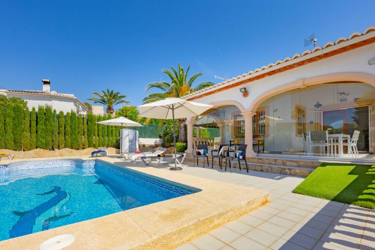 Villa with barbecue, terrace & yard — photo 3
