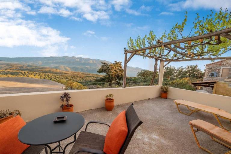 Beautiful apartment with terrace, barbeque & garden | Dogs allowed in Chania