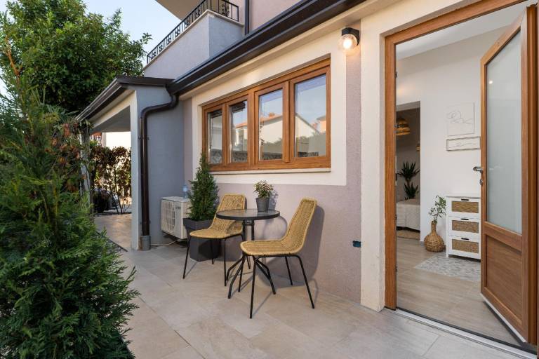 Apartment with terrace — photo 4