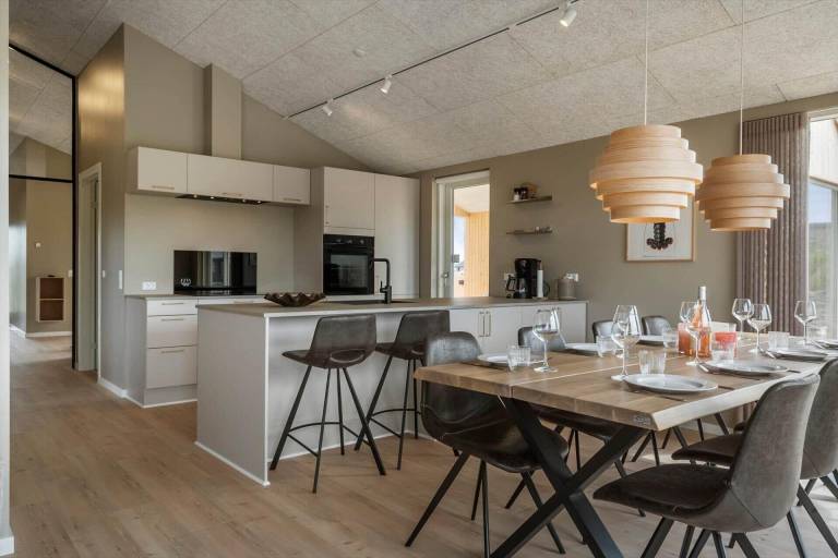 House with BBQ, hot tub & terrace — photo 4