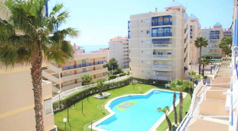 Fully equipped charming holiday apartment with terrace, private pool & yard | Next to the beach | Pets are welcome in Elche